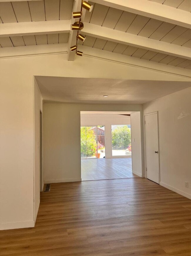 Building Photo - 14892 Donner Dr