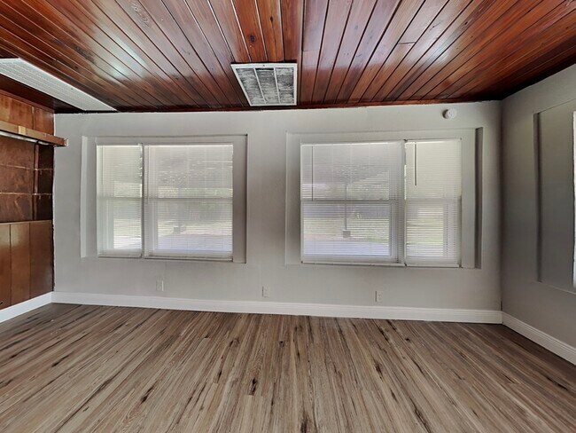 Building Photo - 307 S Montgomery Ave