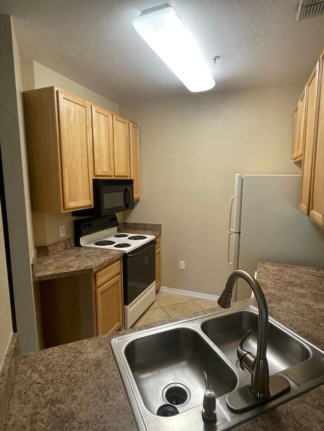 Building Photo - Beautiful one-bedroom condominium in the d...