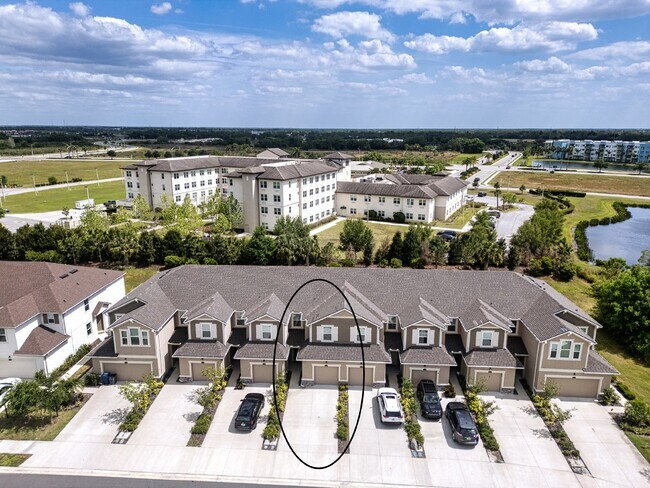 Foto del edificio - Stunning 3 Bed Townhouse for Rent in Lakewood Ranch! Spacious, Modern, and Move-In Ready!