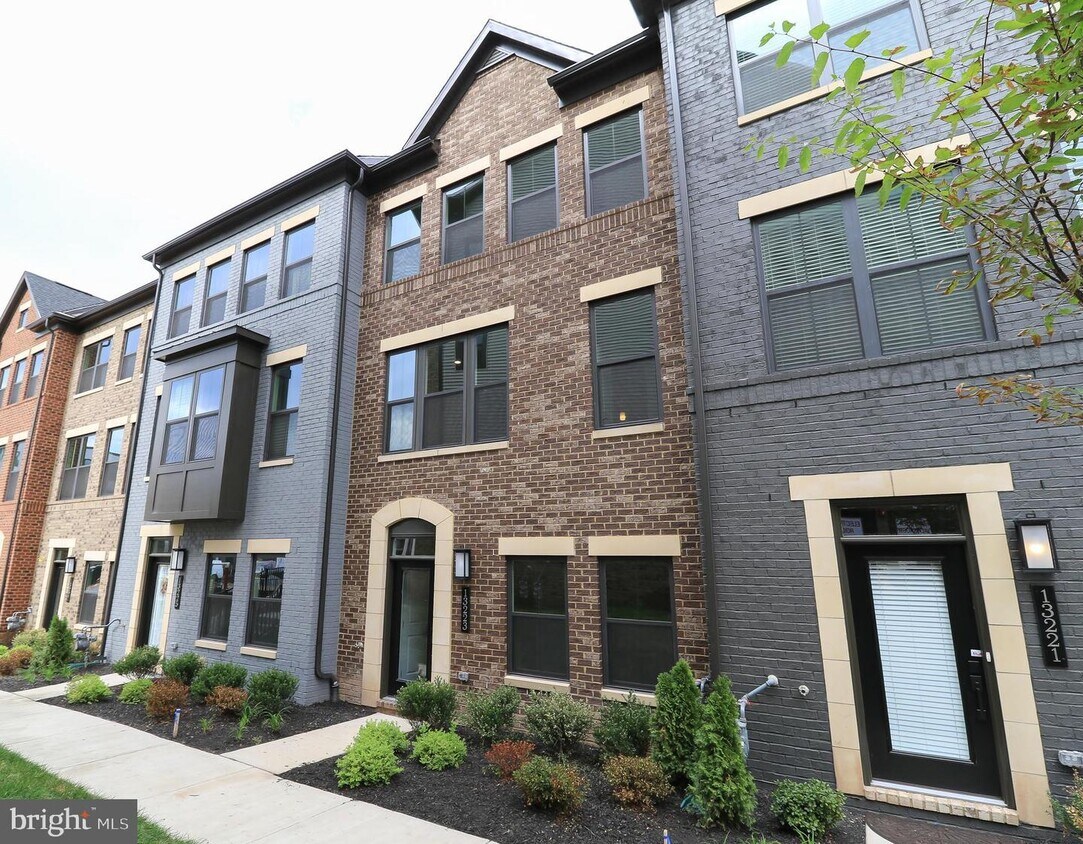 Foto principal - 13223 Lake Waterview Way