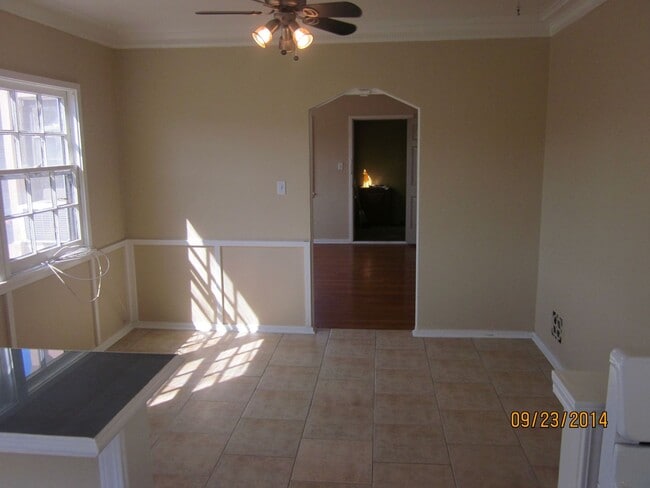 Building Photo - 624