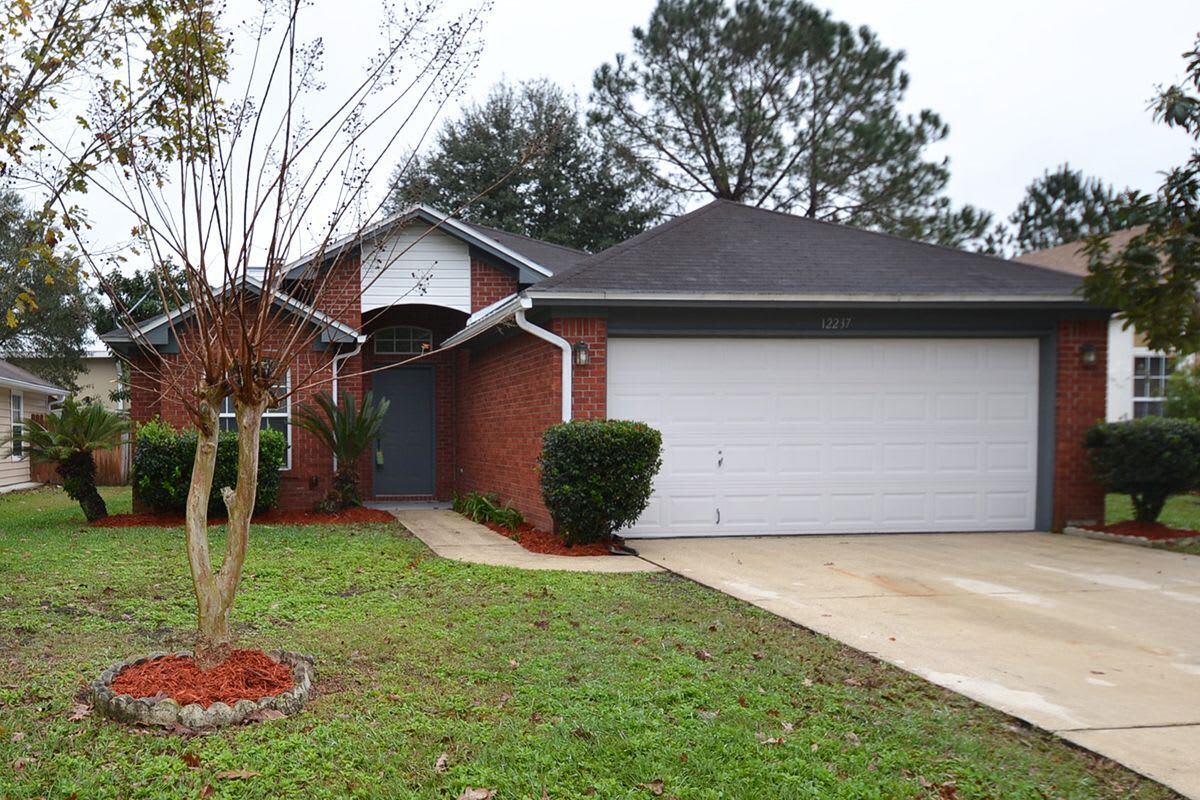 Foto principal - 12237 Sutton Estates Dr