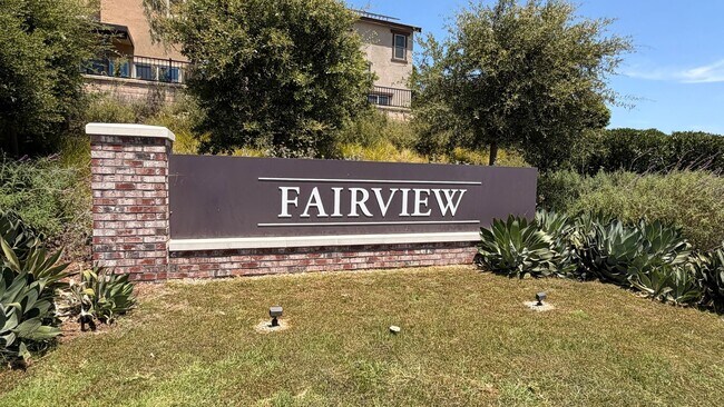 Building Photo - Modern Townhouse in Fairview Community of Bonsall