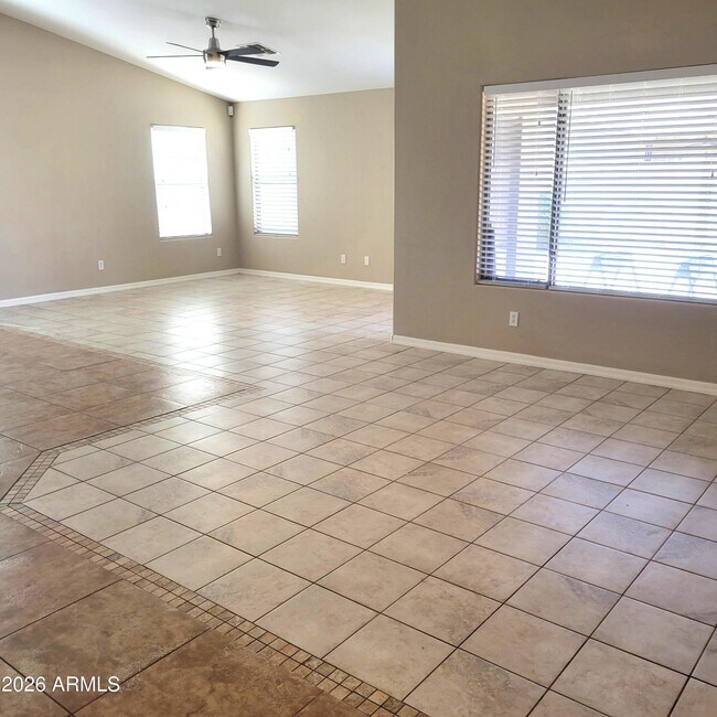Building Photo - 809 W Desert Valley Dr