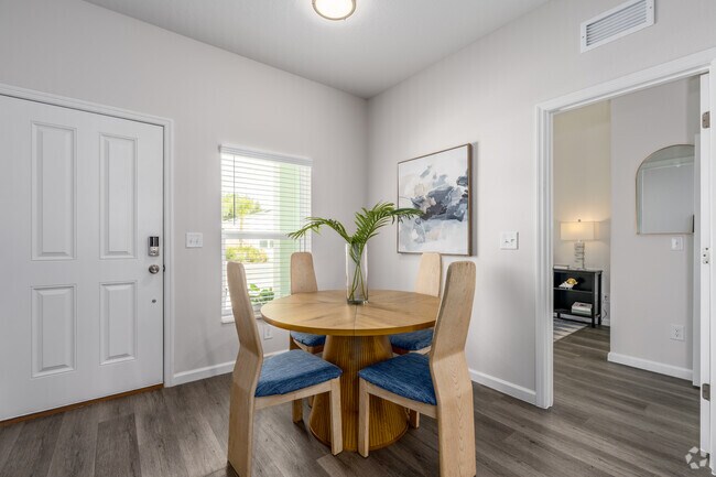 3BR, 2BA - 1,180SF - Dining Room - Keys at Wildwood
