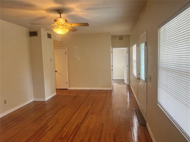 Building Photo - 119 N Orange Ave