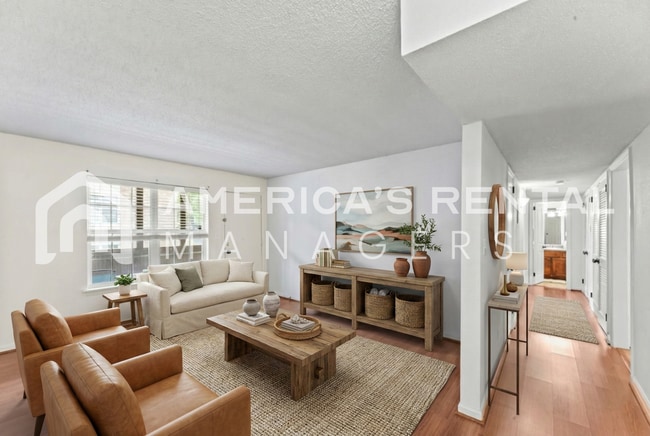 Building Photo - Move-In Ready 2-Bedroom in the Heart of Hoover!