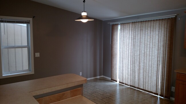 Foto del edificio - 1188 sq/ft 2 Bedroom 2 Bathroom with Den i...