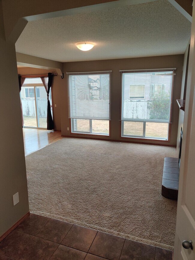 Photo - 9015 Royal Oak Way NW (Calgary, AB) House
