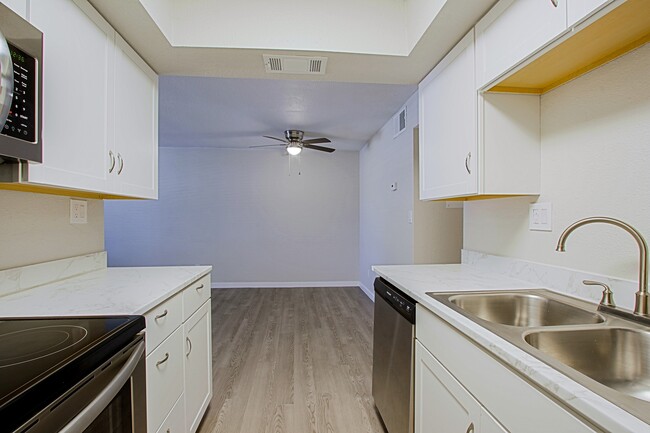 Building Photo - Two Two Cactus