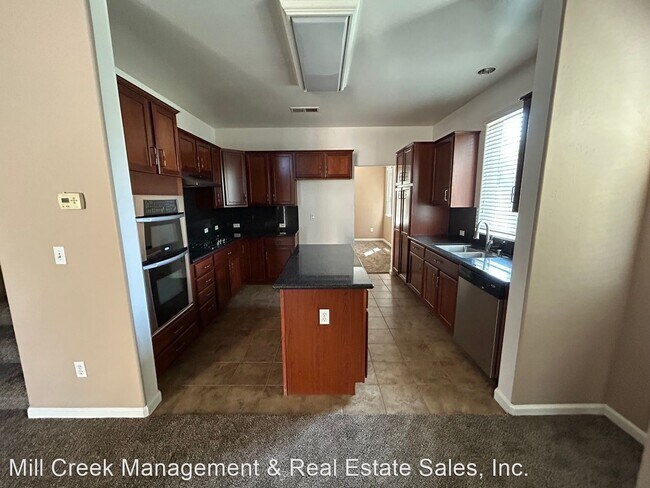 Building Photo - 4 br, 3 bath House - 1513 N. Pisa
