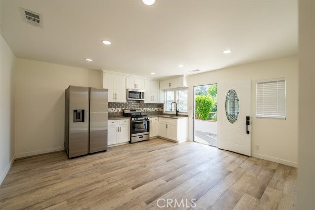 Foto del edificio - 319 Roads End St