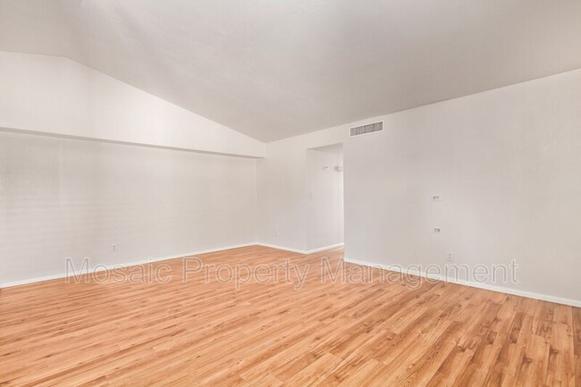 Foto del edificio - 1190 W Laredo St