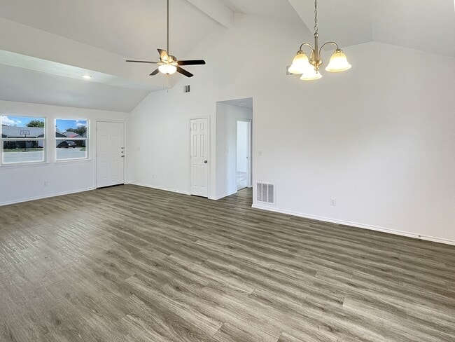 Building Photo - 437 S Cleburne Whitney Rd