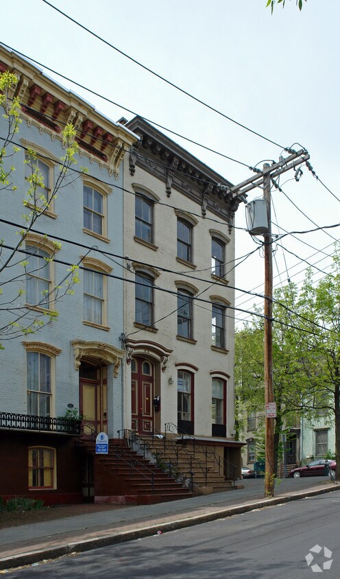 Foto del edificio - 19 Ash Grove Pl