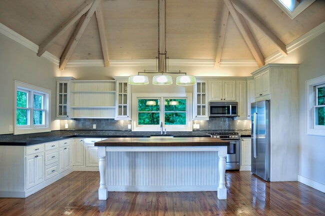 Building Photo - Beautiful Mountain home in Balsam Mountain Preserve Community $3500 a month with year-long lease