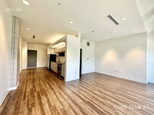 Building Photo - Recently Renovated 2 Bedroom in Westside