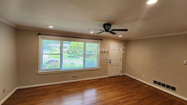 Building Photo - 1032 Homewood Ct