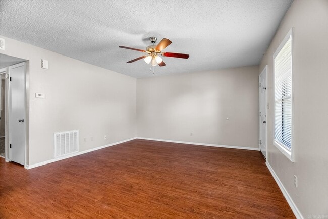 Building Photo - 151 Summerwood Dr