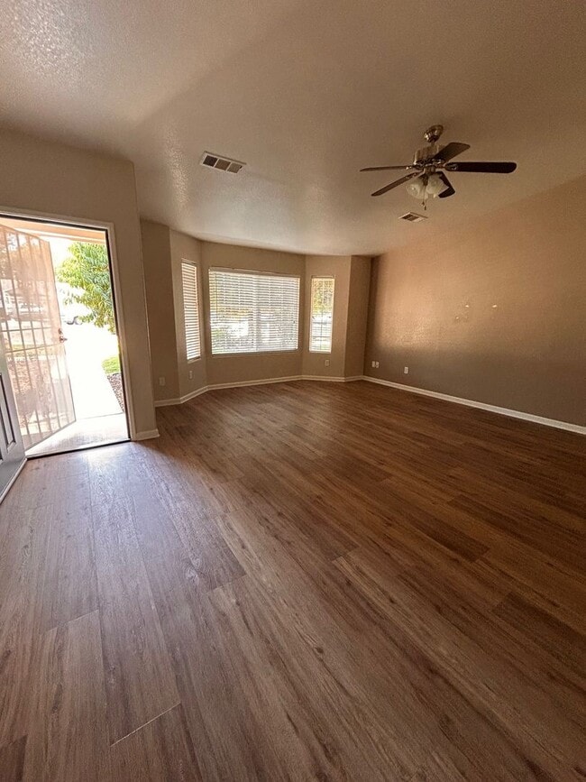 Building Photo - Nice home for rent in Visalia