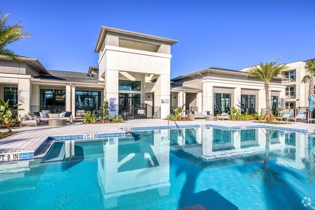 Building Photo - The Pointe at Davis Creek