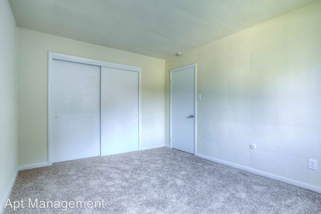 Building Photo - 75 S Morton Ave