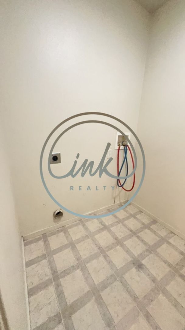 Foto del edificio - Three Bedroom Single Family Home in Fernle...