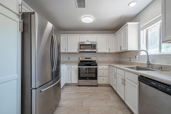 Foto del edificio - Acreage Property for Rent!!