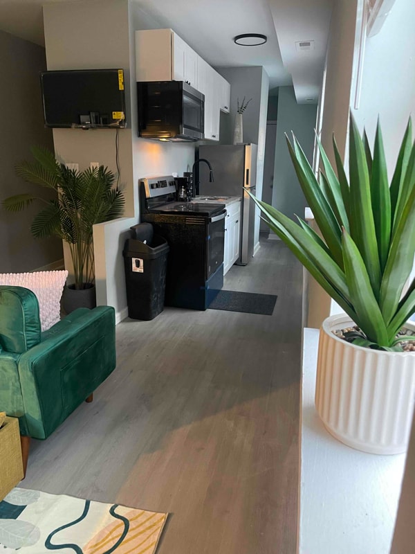 Photo - 1025 W Baltimore St Apartment