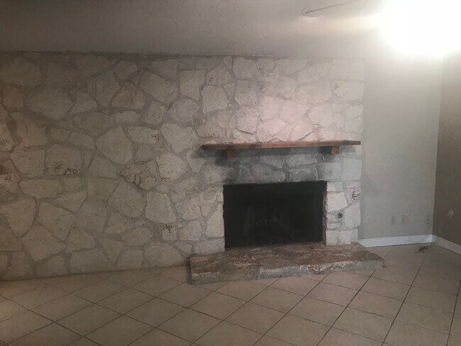 Building Photo - 8508 Mesa Dr