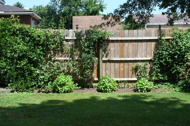 Building Photo - 1212 Love St