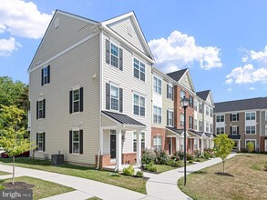 Building Photo - 659 McComb Pl