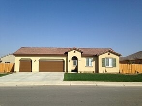 Building Photo - 15922 Carparzo Dr