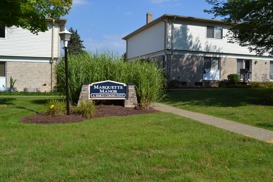 Building Photo - Marquette Manor