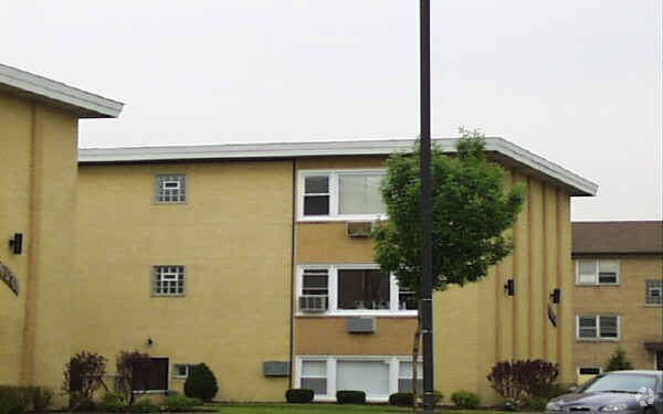Building Photo - 6024-6028 S Archer Rd