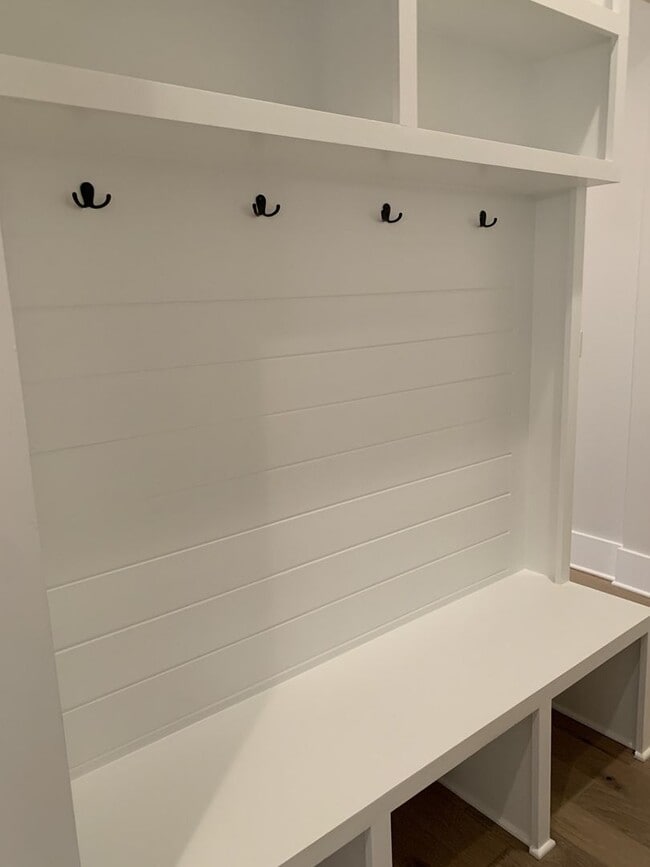 Building Photo - 4-Bed/2.5-Bath in Lockwood Glen!