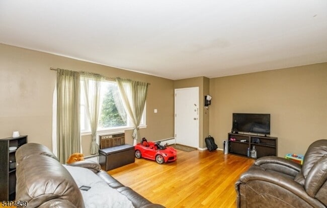 Building Photo - 43 Conforti Ave