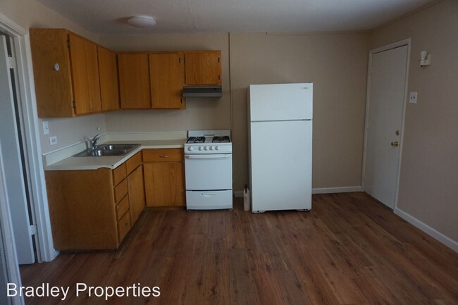 Building Photo - 214-216 N Canyon Dr