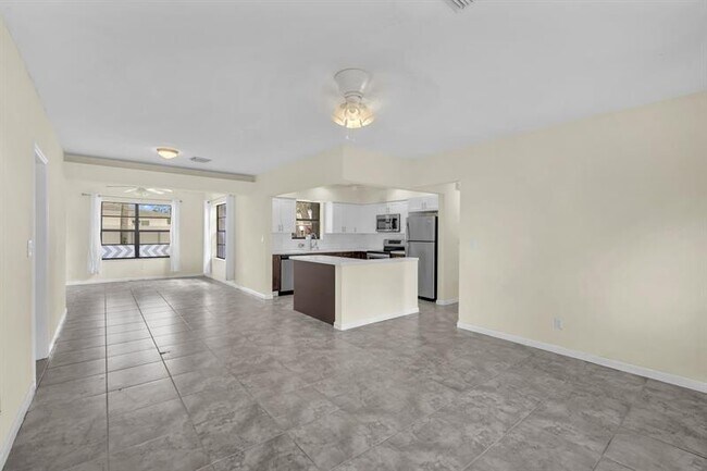 Foto del edificio - 2221 SW 67th Ave