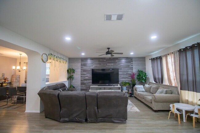 Foto del edificio - 2105 Ebony Dove St