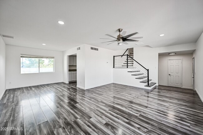 Foto del edificio - 5761 W Cholla St