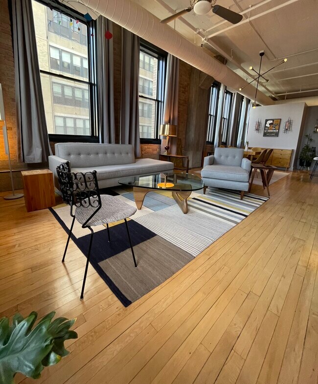 Photo - 728 W Jackson Blvd Apartment