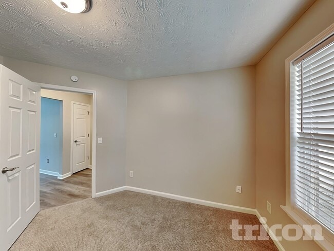 Building Photo - 530 Mackinaw Dr