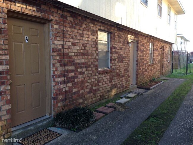 Foto del edificio - 2 br, 1.5 bath Townhome - 2833 Fayette St