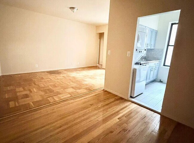 Foto del edificio - 215 E 95th St