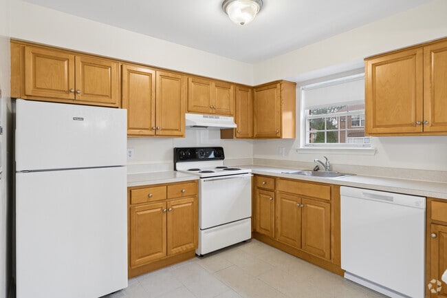 2BR, 1BA - 1,296SF - Kitchen - Sturwood Hamlet Apartments
