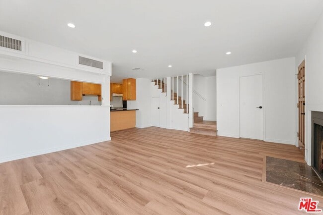 Building Photo - 5827 Tujunga Ave