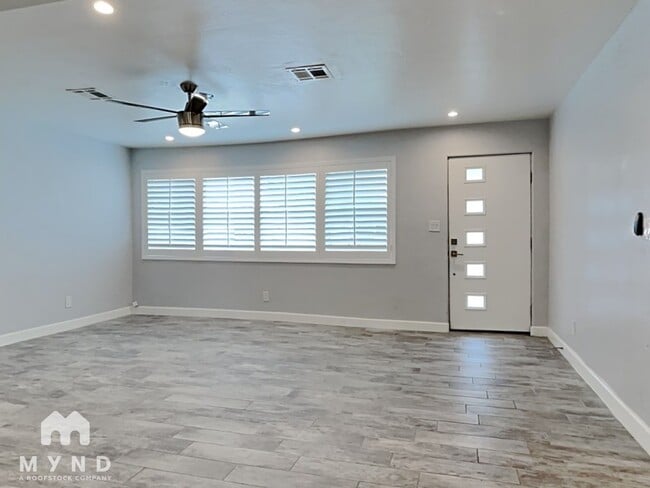 Building Photo - 1421 W Orange Dr