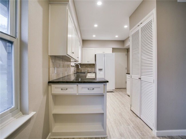 Building Photo - 6538 St Moritz Ave